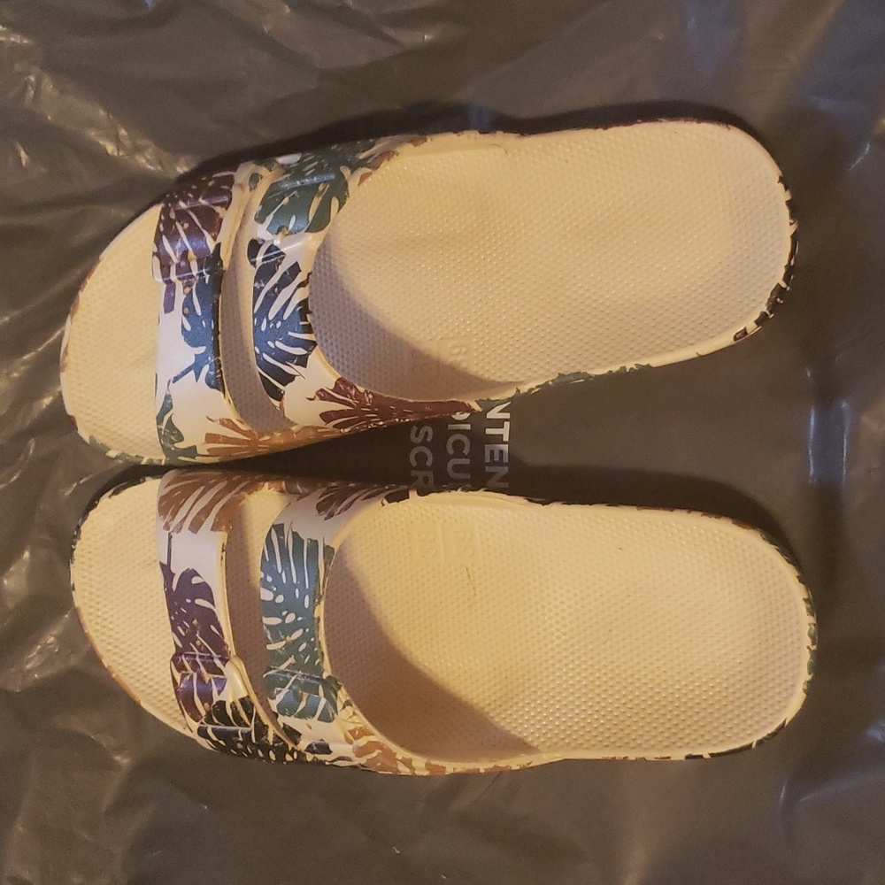 Freedom Moses slides Monstera print
